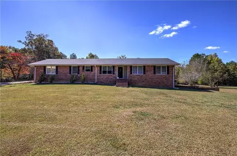 425 Richards Rd NE, White, GA 30184