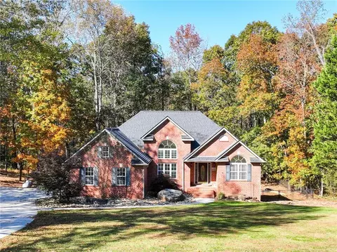 632 Academy Woods Dr, Jefferson, GA 30549