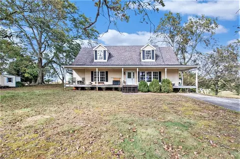 156 Mitchell St, Maysville, GA 30558