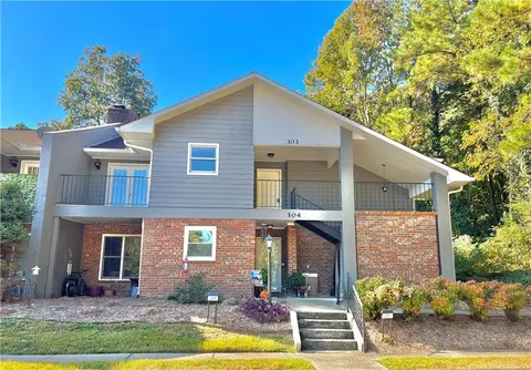 304 Montclair Dr, Calhoun, GA 30701