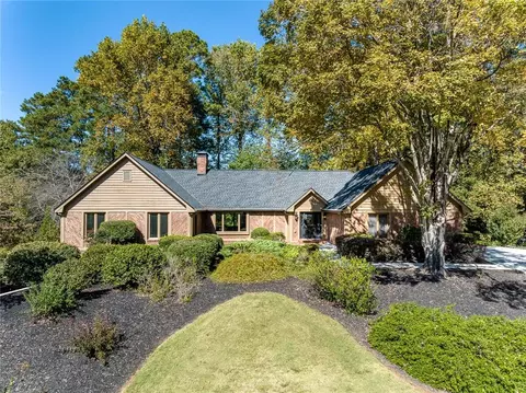 5388 Trowbridge Dr, Dunwoody, GA 30338