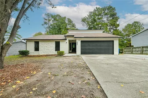 6780 Smoke Ridge Dr, Atlanta, GA 30349