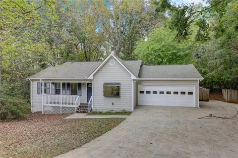 5651 Pinewood Dr, Flowery Branch, GA 30542