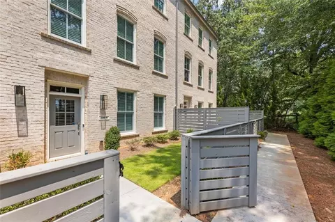 306 Boxwood Ln #16, Roswell, GA 30075