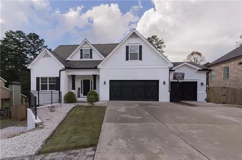 2442 Shadburn Ferry Dr, Buford, GA 30518