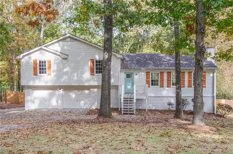 887 Chartley Dr SW, Lilburn, GA 30047