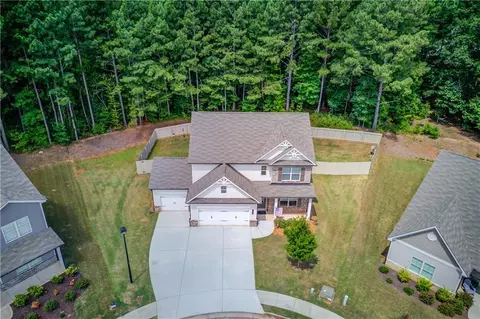574 Wilbur Dr, Hoschton, GA 30548