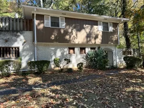 2745 Old Spanish Trl, College Park, GA 30349