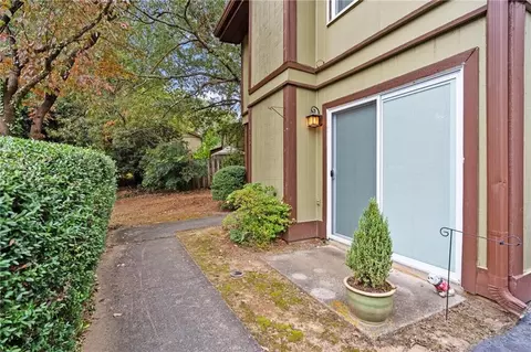 2730 Meadow Mere E, Chamblee, GA 30341 photo 3