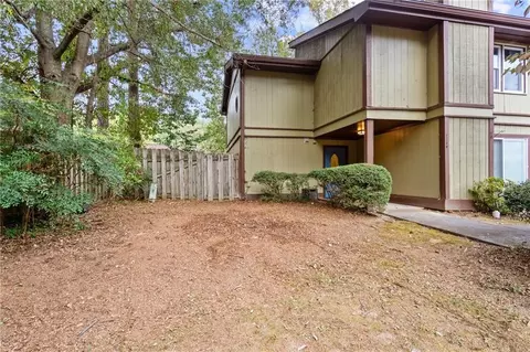 2730 Meadow Mere E, Chamblee, GA 30341 photo 4