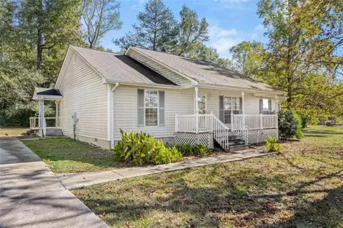 745 Seagraves Mill Rd, Hull, GA 30646
