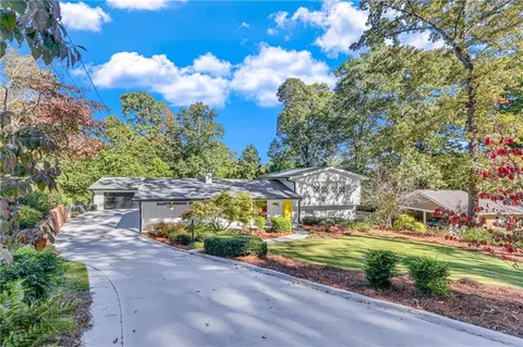 892 Chattahoochee Dr, Gainesville, GA 30501