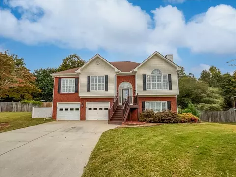 6207 Compass Dr, Flowery Branch, GA 30542