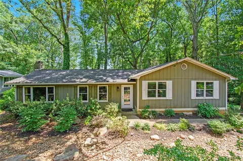 1040 Cherokee Trl, Woodstock, GA 30189