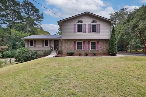 5294 Delaware Ct SW, Lilburn, GA 30047
