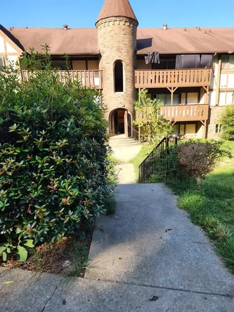 120 Camelot Dr, Atlanta, GA 30349