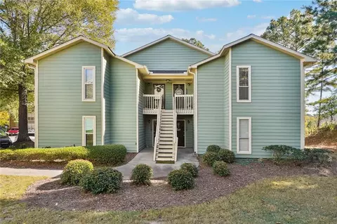 2105 Canyon Point Cir, Roswell, GA 30076