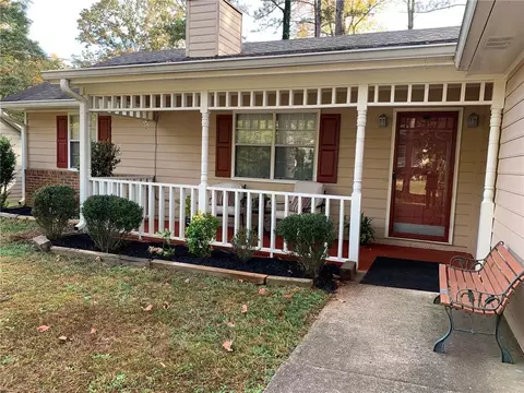 450 Rocky Cove Trl, Lawrenceville, GA 30044