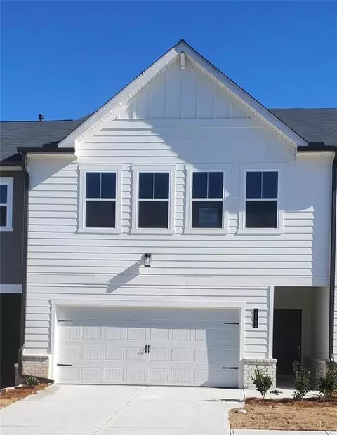 1250 Point Place Dr, Loganville, GA 30052
