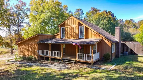 46 Robinhood Dr, Cedartown, GA 30125