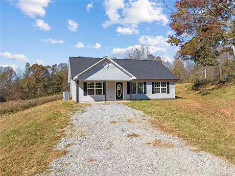 106 Pine Corner Dr, Dahlonega, GA 30533