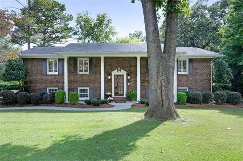 204 Briarwood Dr, Calhoun, GA 30701