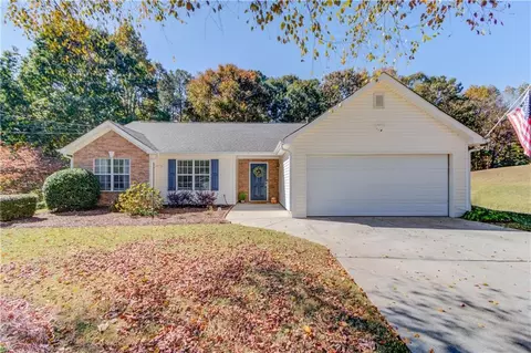 4624 Fox Forrest Dr, Flowery Branch, GA 30542