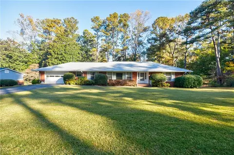 2935 Piney Wood Dr, East Point, GA 30344