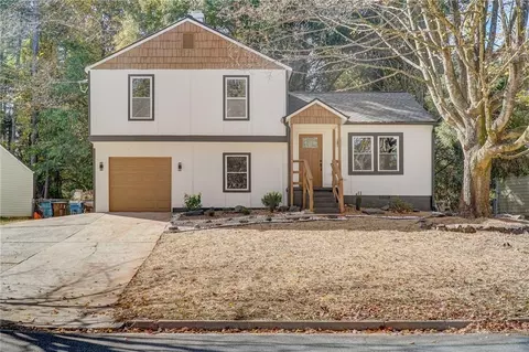 3105 Berkshire Manor Dr, Alpharetta, GA 30022