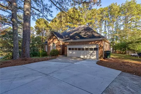4401 Yorkshire Ct, Loganville, GA 30052