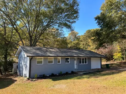 904 Meadow Rock Dr, Stone Mountain, GA 30083