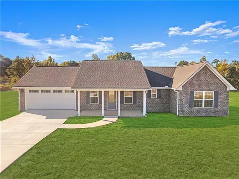 105 Shady Oak Dr, Centre, AL 35960