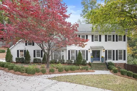 5203 Meadowlake Dr, Dunwoody, GA 30338