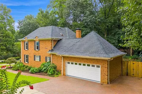 5025 Oak Bluff Ct, Sandy Springs, GA 30350
