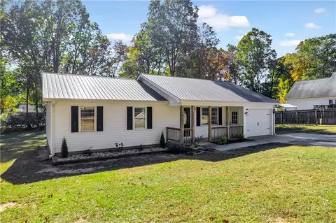 881 Ridgeway Rd, Commerce, GA 30529 photo 2