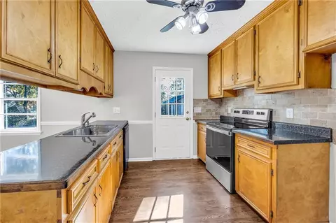 881 Ridgeway Rd, Commerce, GA 30529 photo 9
