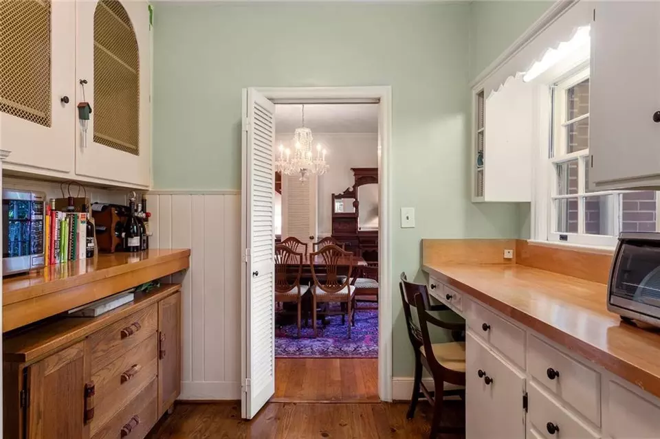 Kitchen - 3641 Northside Dr NW, Atlanta, GA 30305 photo 3 of 5