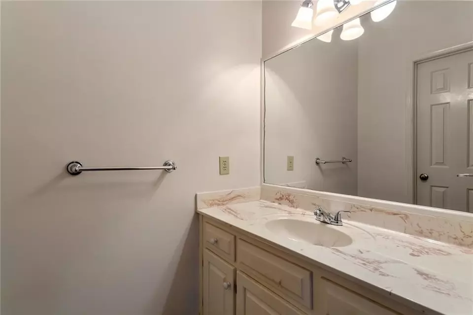 Bath - 3641 Northside Dr NW, Atlanta, GA 30305 photo 5 of 8