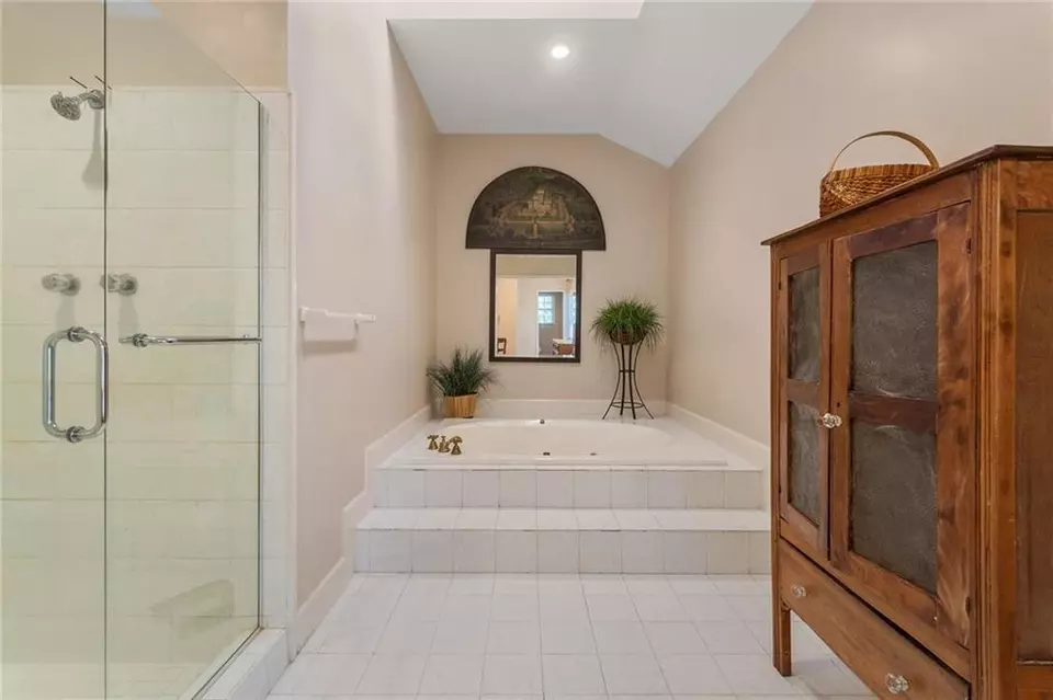 Bath - 3641 Northside Dr NW, Atlanta, GA 30305 photo 4 of 8