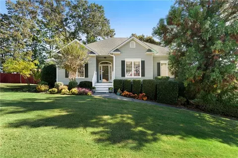 37 Carrington Dr, Cartersville, GA 30120