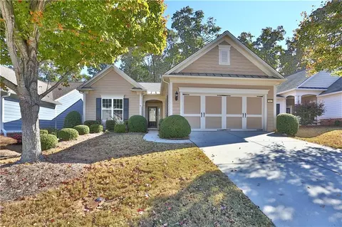 5962 Creekside Ln, Hoschton, GA 30548