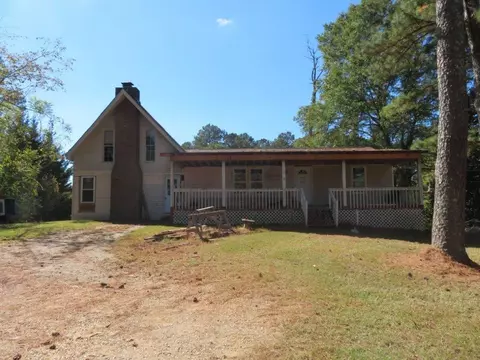 1047 W Memorial Dr, Dallas, GA 30132
