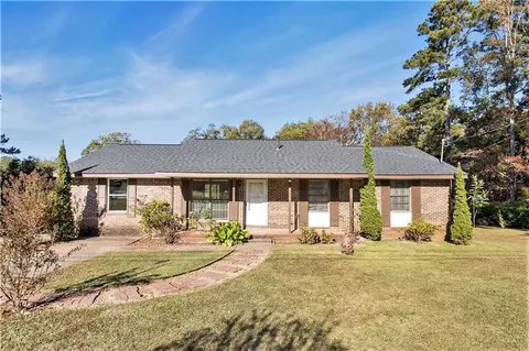 208 W Sheraton Dr, Washington, GA 30673