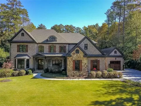 609 Carriage Dr, Atlanta, GA 30328
