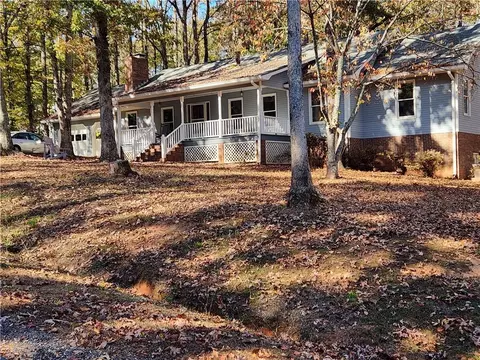 6977 Major Dr, Cumming, GA 30040