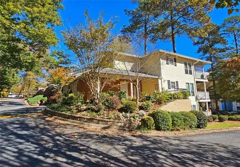 6806 Glenridge Dr #F, Sandy Springs, GA 30315
