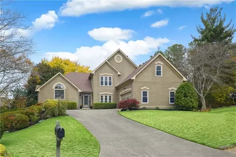 230 Walton Meadow Ln, Roswell, GA 30075