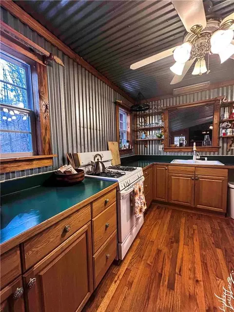 Kitchen - 2976 Old Highway 2, Cisco, GA 30708 photo 2 of 5
