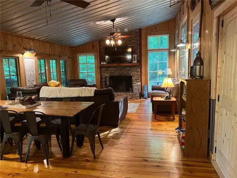 Dining - 2976 Old Highway 2, Cisco, GA 30708 photo 2 of 3