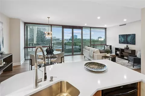 700 Park Regency Pl #1806, Atlanta, GA 30326